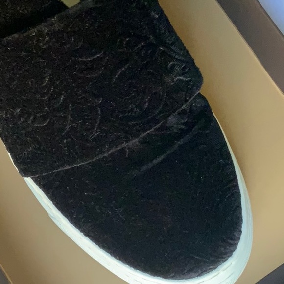 Shoes - Picture 4 of 4